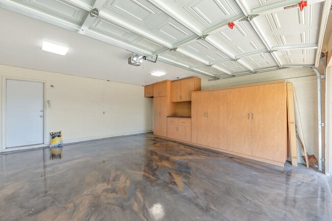 Building Photo - 5-Bedroom Tempe Home with Private Pool, Guest House & Garage Near ASU