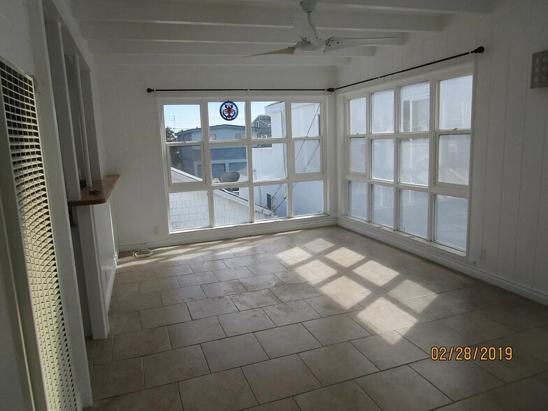 Building Photo - 303 34th St
