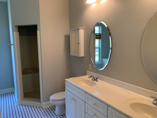 Building Photo - 4565 Woodwind Dr