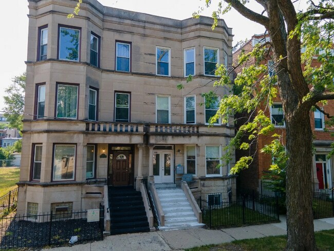 Building Photo - 6136 S Ingleside Ave