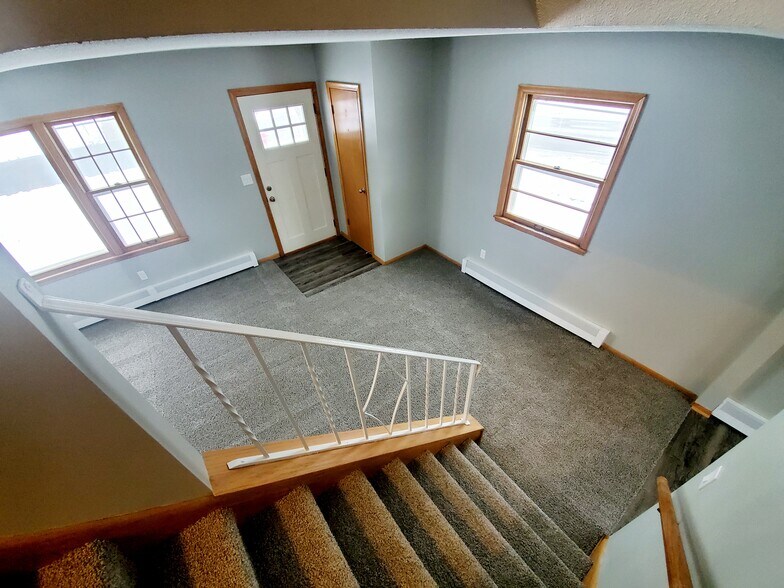 Building Photo - 4000 Cleveland St NE