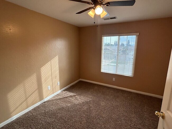 Building Photo - 4 Bedroom 2.5 Bathroom in NW Visalia with a Pool!! Just in Time for Summer!!!