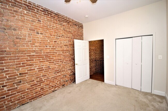 Building Photo - 1819 Jackson St