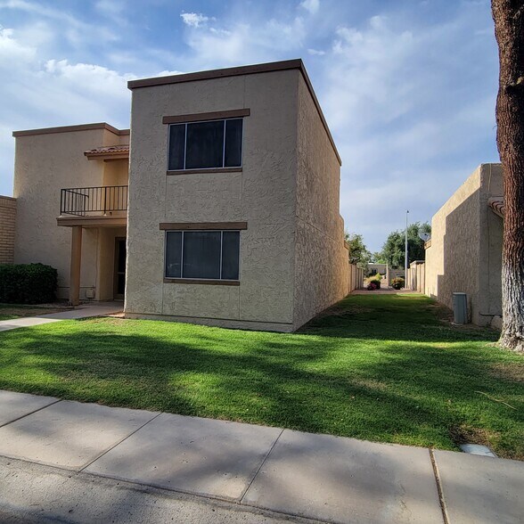 Building Photo - 2150 E Ellis Dr