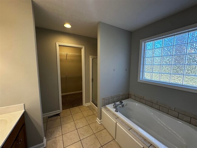 Building Photo - 484 Crossfield Way