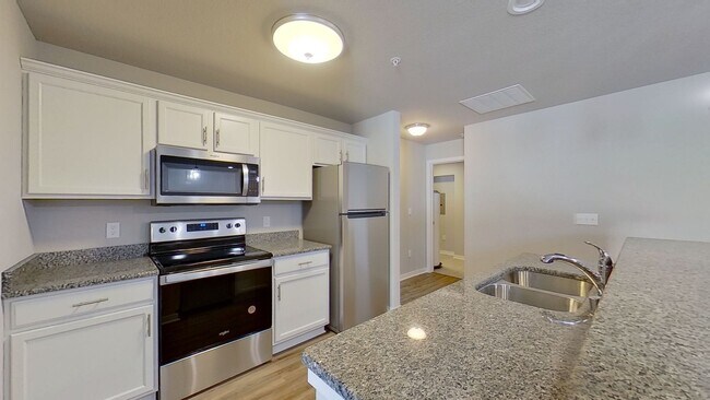 Building Photo - Like New Condo Style Lower 1 Bedroom 1 Bathroom Apartment Available