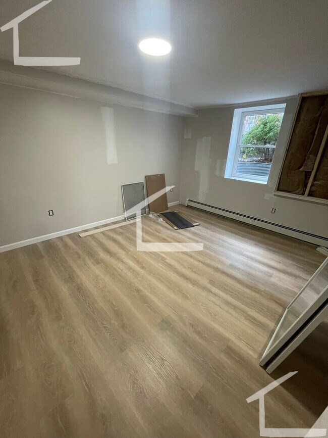 Building Photo - 9/1 Newly renovated 4BR/2BA near Coolidge, BU, Longwood