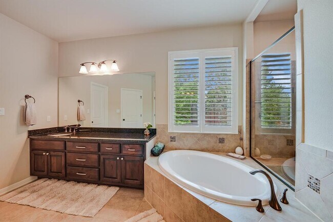 Building Photo - 18120 Lipan Apache Cove