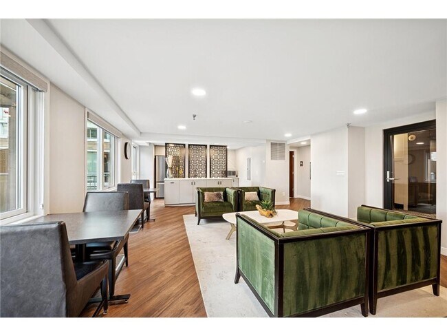 Building Photo - 433 S 7th St