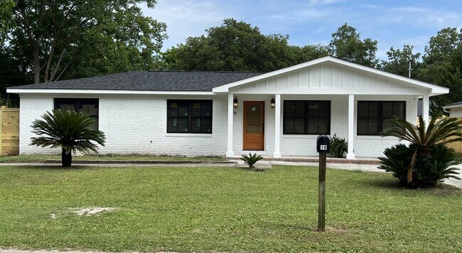 Building Photo - 18 Ellen Ave
