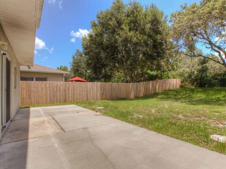 Building Photo - 239 Pleasant Gardens Dr