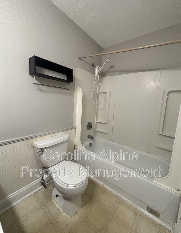 Building Photo - 8523 Stonehurst Dr