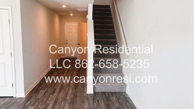 Building Photo - Charming ingle family house!3bedrooms, 3ba...
