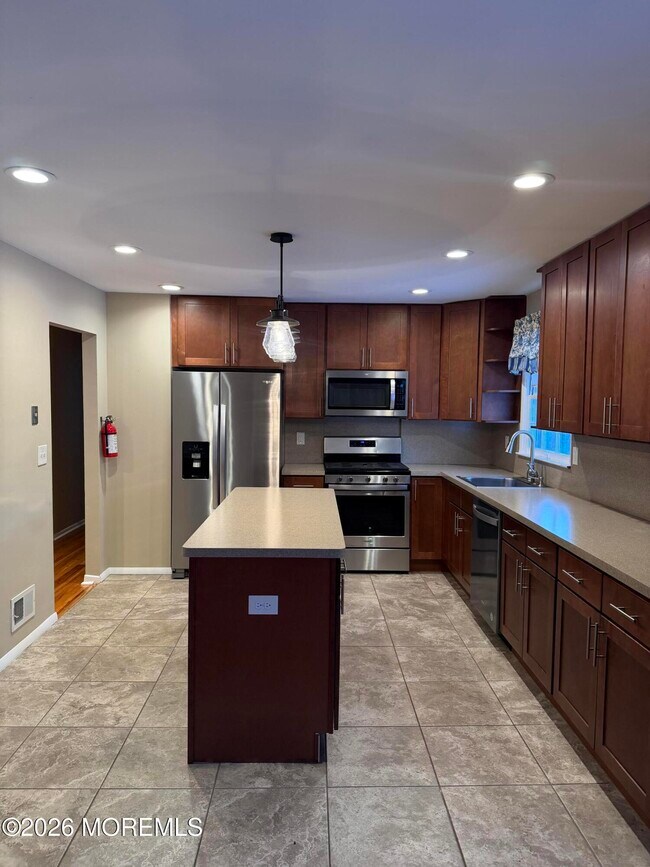 Building Photo - 340 Suburban Dr