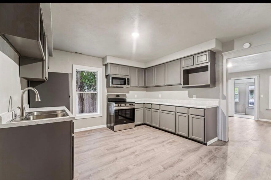 Kitchen - 200 W Beacon Ave