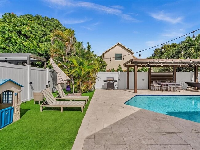 Building Photo - 9831 SW 58th Ct