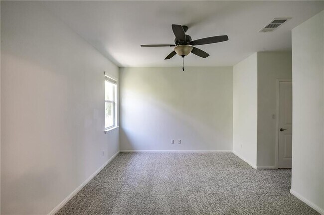 Building Photo - 401 Ridgetop Bend