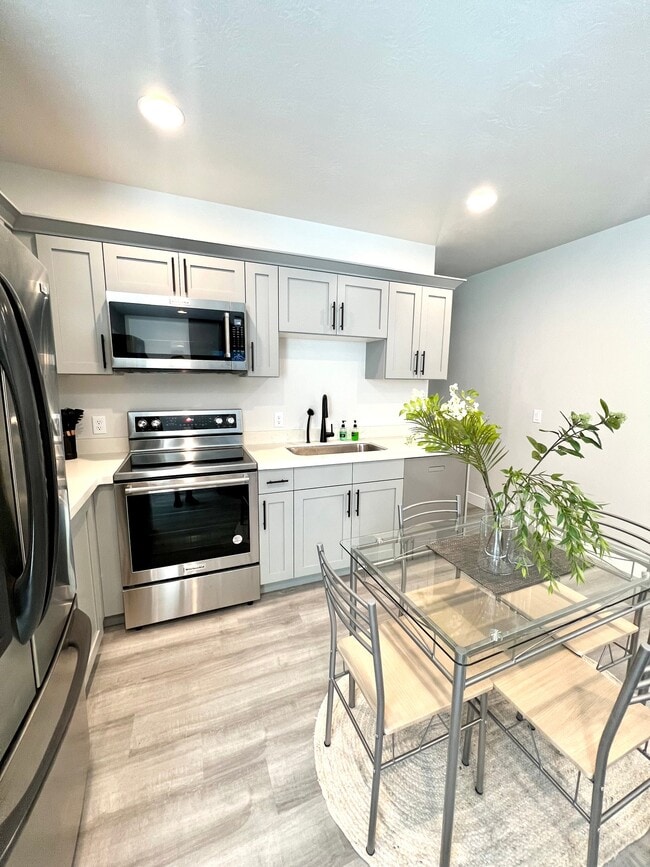 Building Photo - 57 S Sicily Way