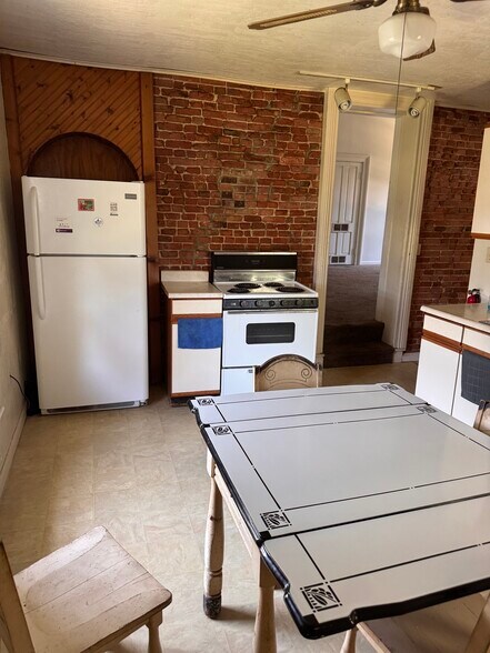Primary Photo - 530 W 6th St