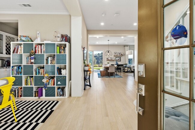 Building Photo - Beautiful 5 bedroom home in Heart of Carme...