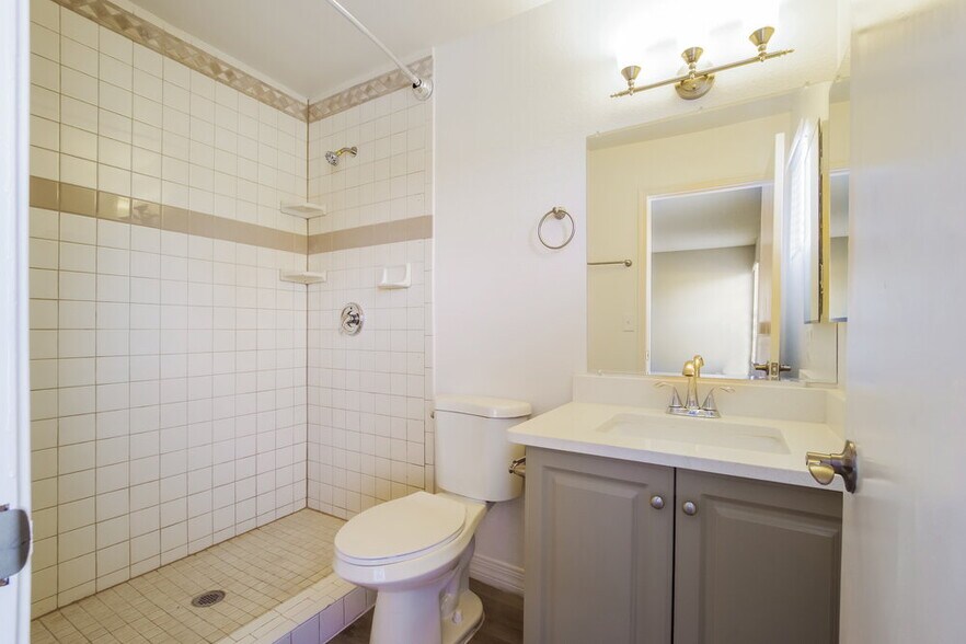 Building Photo - 5222 W Aster Dr