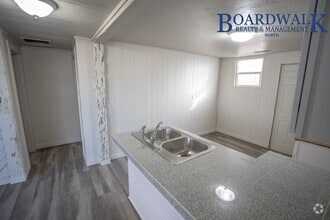 Building Photo - Pet Friendly 2 Bedroom Home