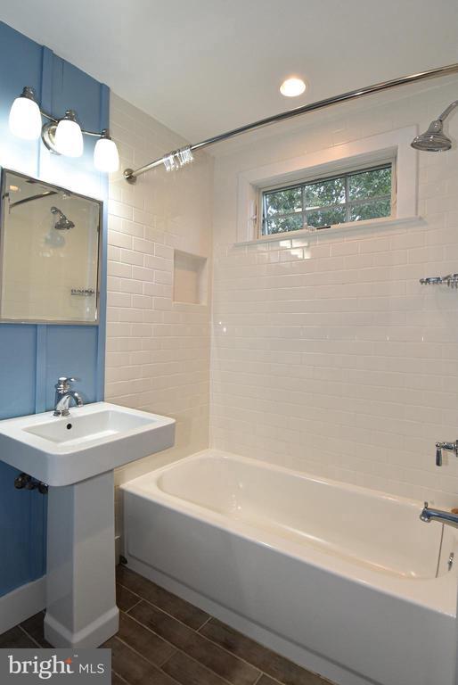 Building Photo - 510 N Nelson St