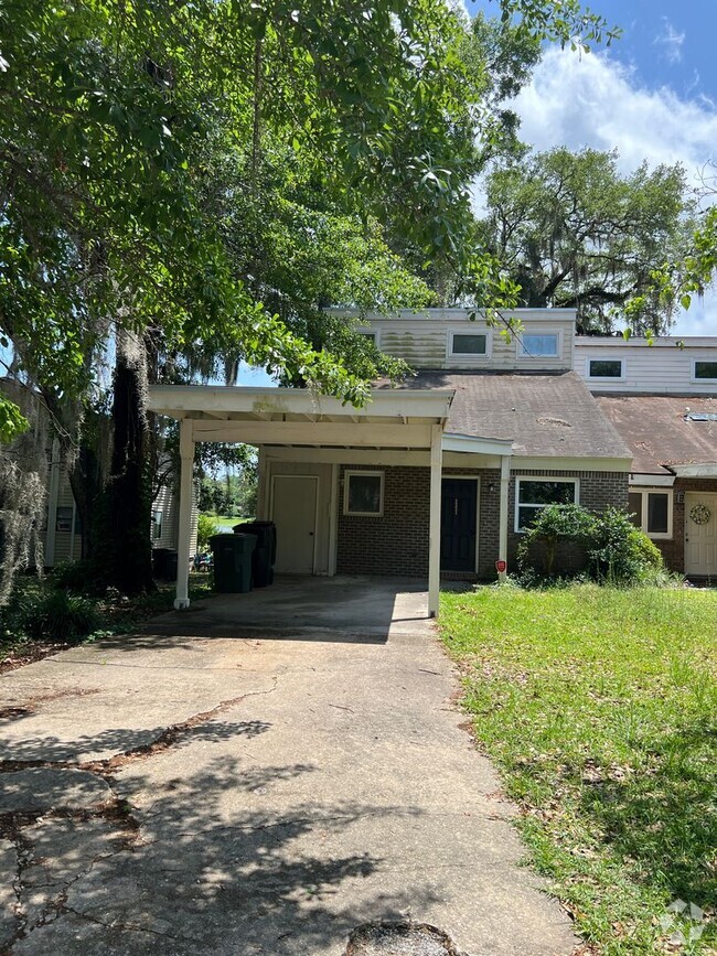 Building Photo - 3 bed/ 2 bath LAKE VIEW IN KILLEARN ESTATES!