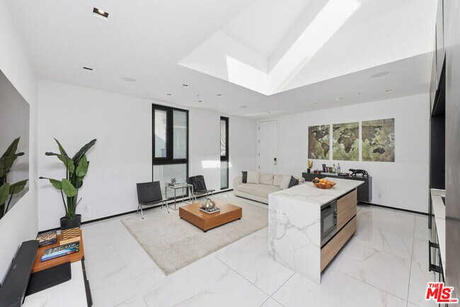 Building Photo - 1253 N Sweetzer Ave