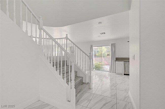 Building Photo - 9893 Canyon Peak Dr