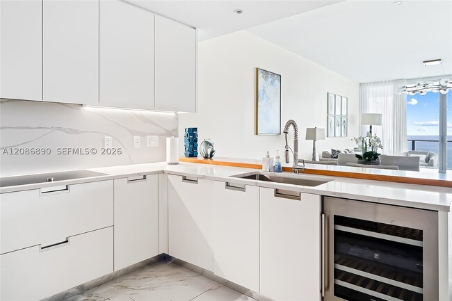 Building Photo - 15701 Collins Ave