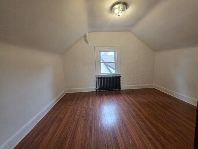 Building Photo - 86 Keer Ave