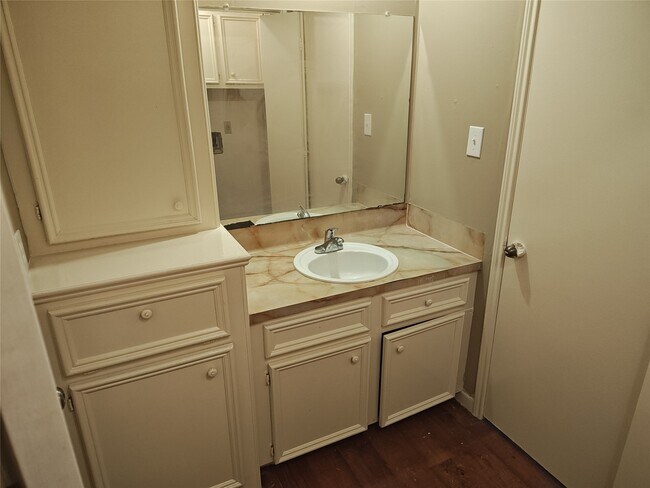 Building Photo - 11514 Meadow Ln