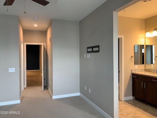 Building Photo - 2511 W Queen Creek Rd