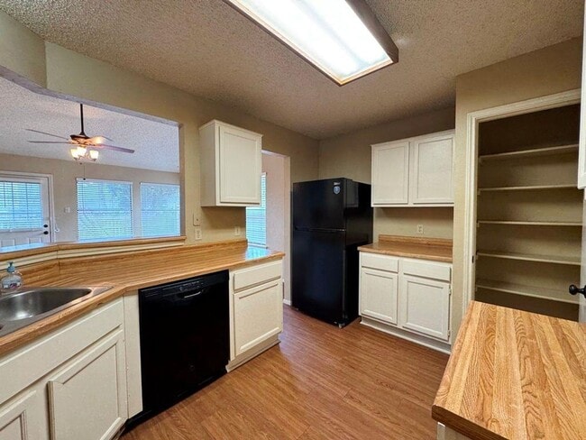 Building Photo - Come see this great single-story home available in Buckingham Estates subdivision!