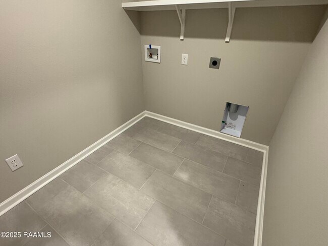 Building Photo - 226 Sidney Oaks Dr