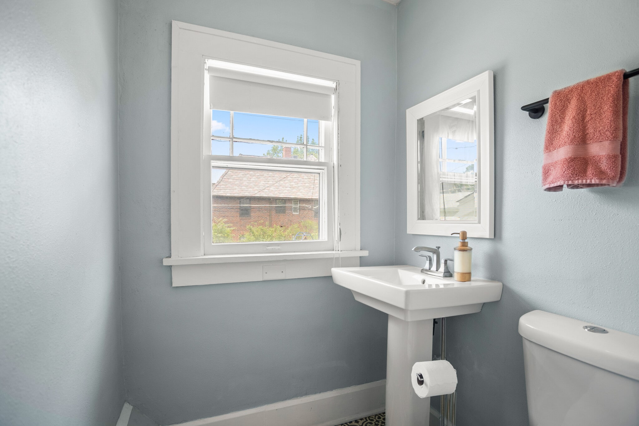 Building Photo - 640 48th St