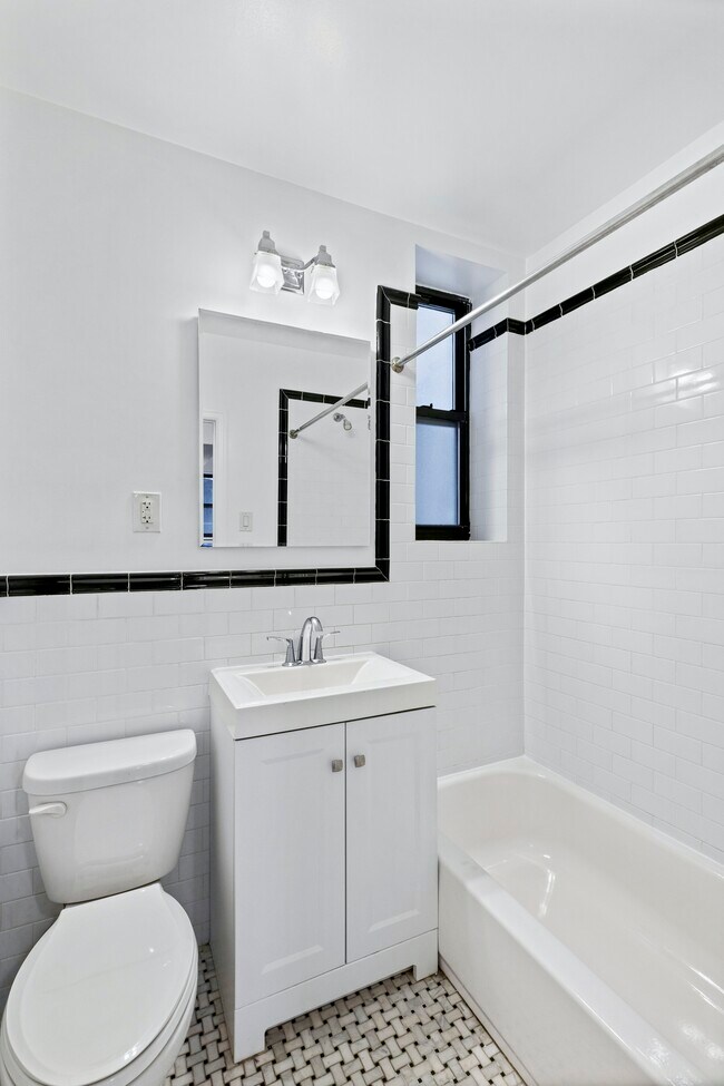 Building Photo - 211 W 102nd St