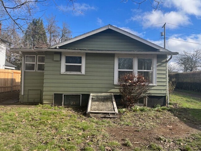 Building Photo - $250 off First full month!! Cute 1 Bedroom...