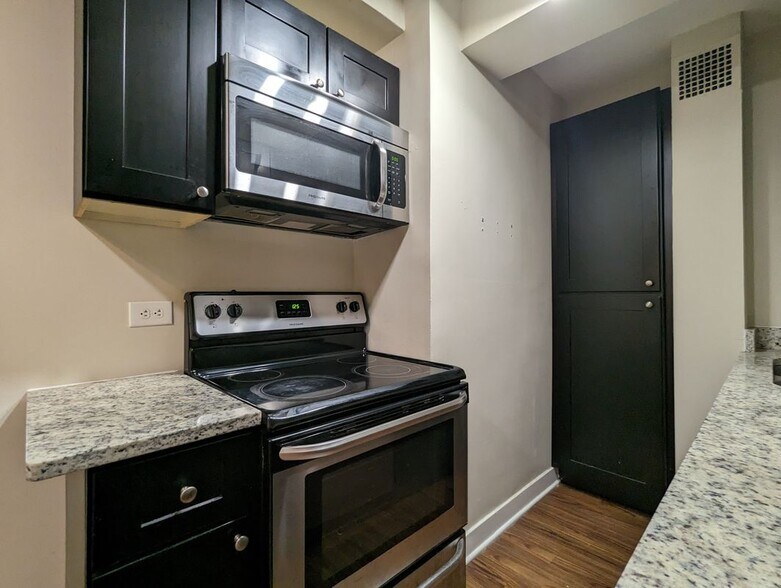 Building Photo - 4180 N Marine Dr
