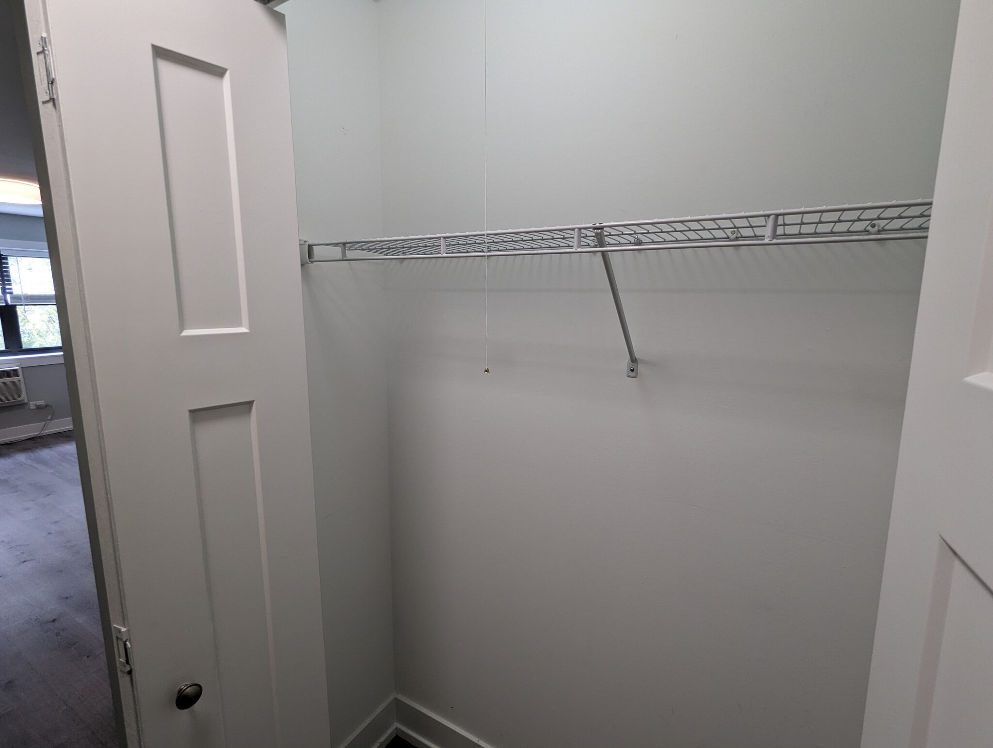 Building Photo - 456 W Barry Ave