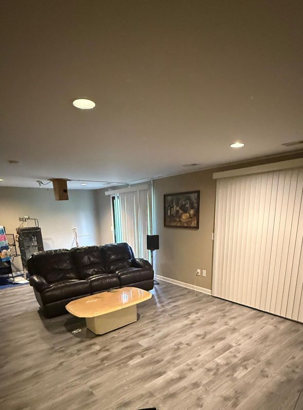 Building Photo - 735 Hamilton Ct