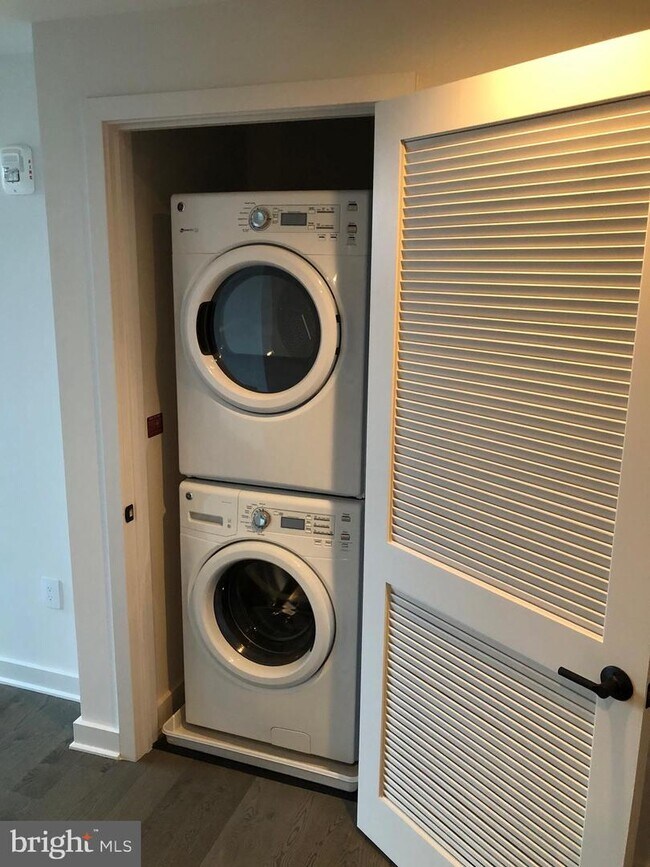 Building Photo - 70 N St SE