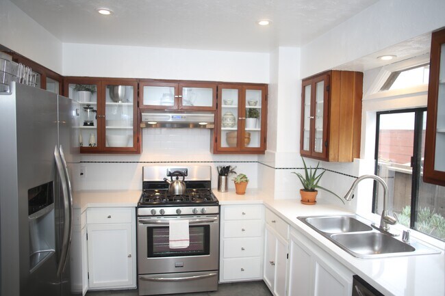 Building Photo - 521 Rialto Ave