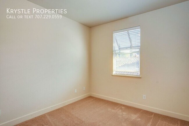 Building Photo - Spectacular property in Vallejo's Gated Ti...
