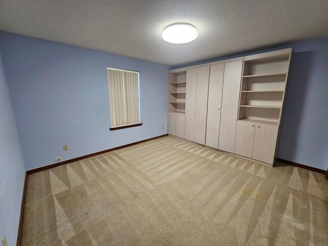 Building Photo - 7854 Pleasant Oaks Ave