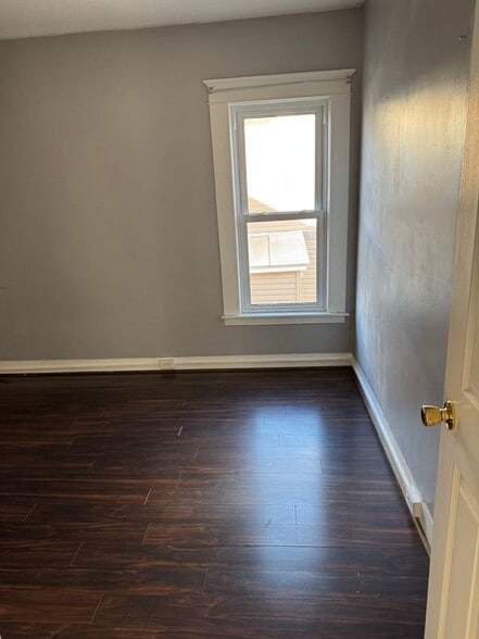 Building Photo - 807 Eagle St