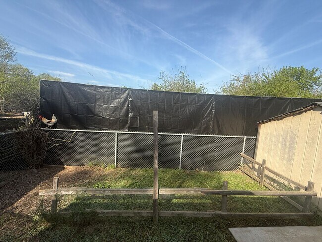 Building Photo - FR T L12795