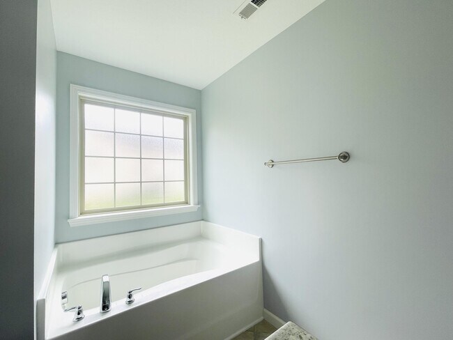 Building Photo - 1020 Saint Charles Way