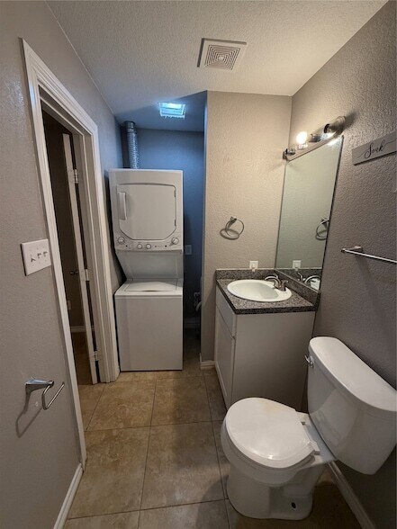 Building Photo - 9805 Walnut St